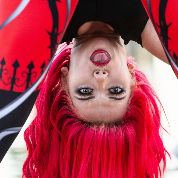 Meet your Posher, Edgy Couture - Picture 2 of 4